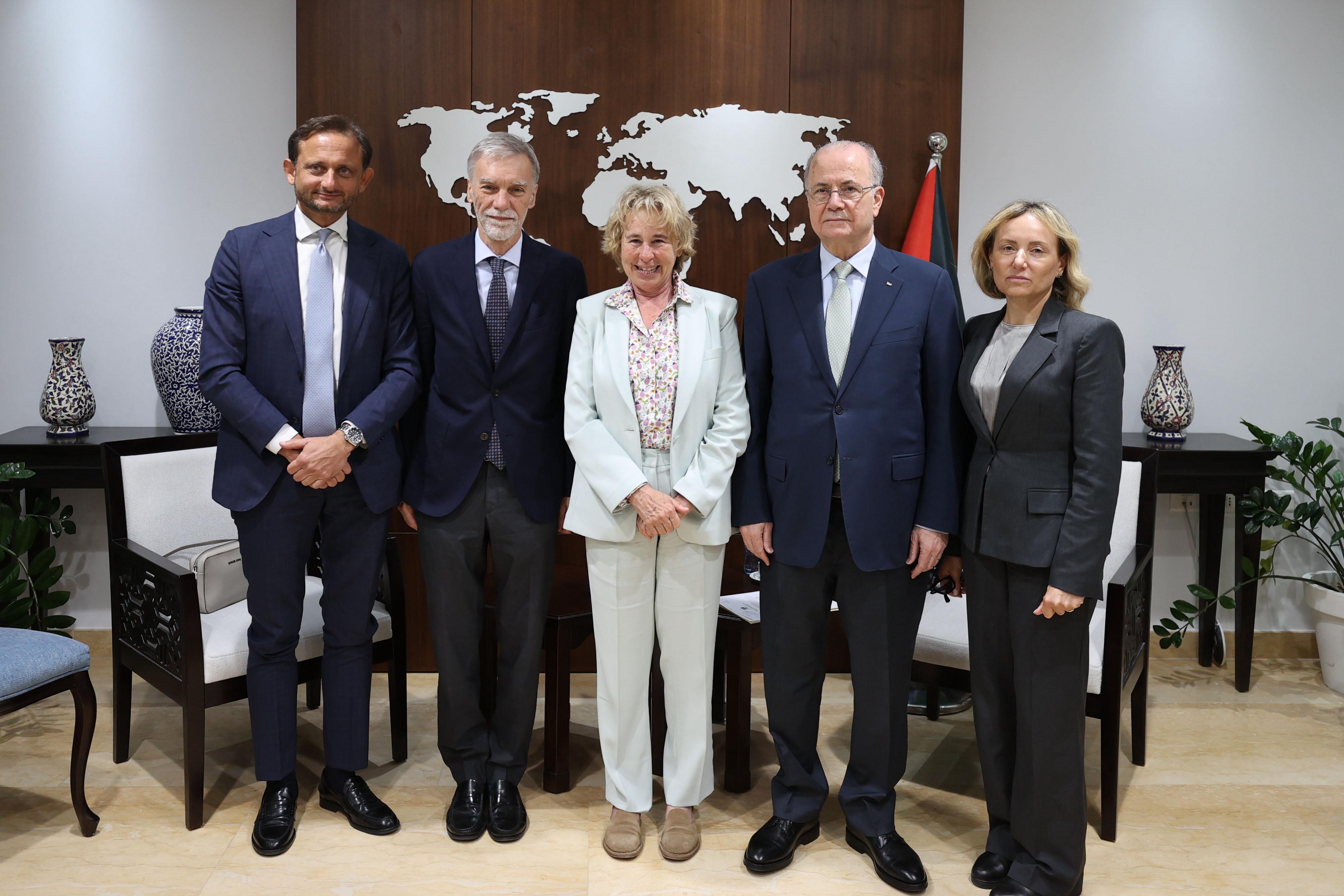 PM Mustafa meets Italian Senate delegation; stresses ending Israeli aggression and occupation as key to reviving peace efforts