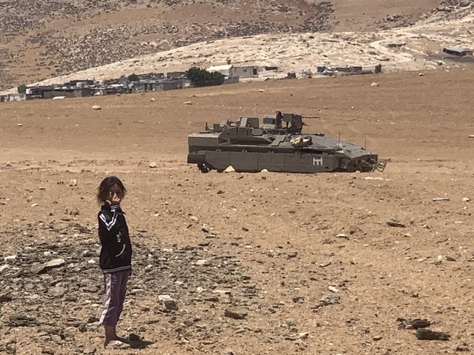 Israeli army holds military drills among Palestinian homes in Masafer Yatta, threatening the life of residents