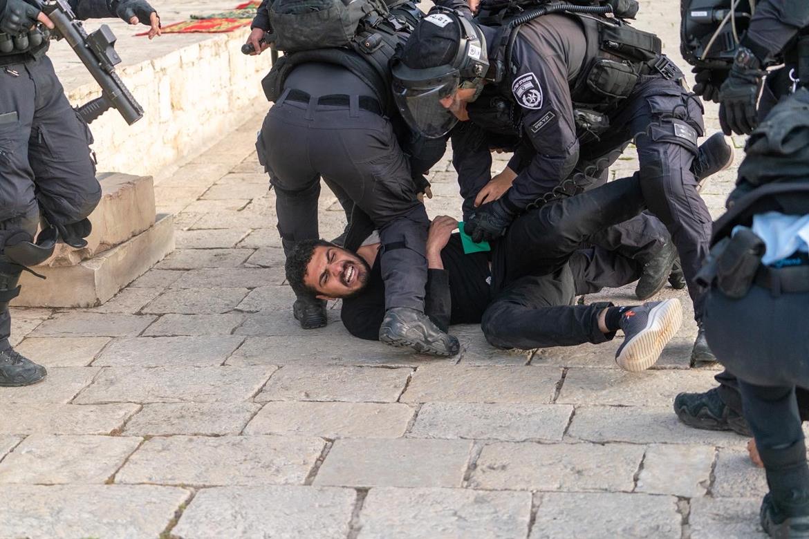   Israeli occupation forces launch a fresh attack on Al-Aqsa, injuring and arresting dozens