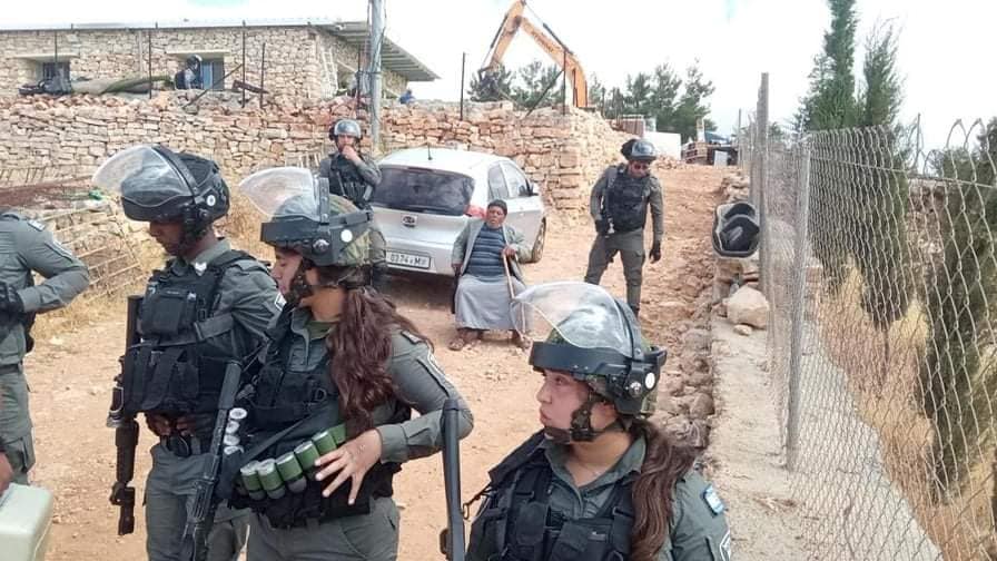 Israeli forces demolish tin-roofed structure north of Hebron