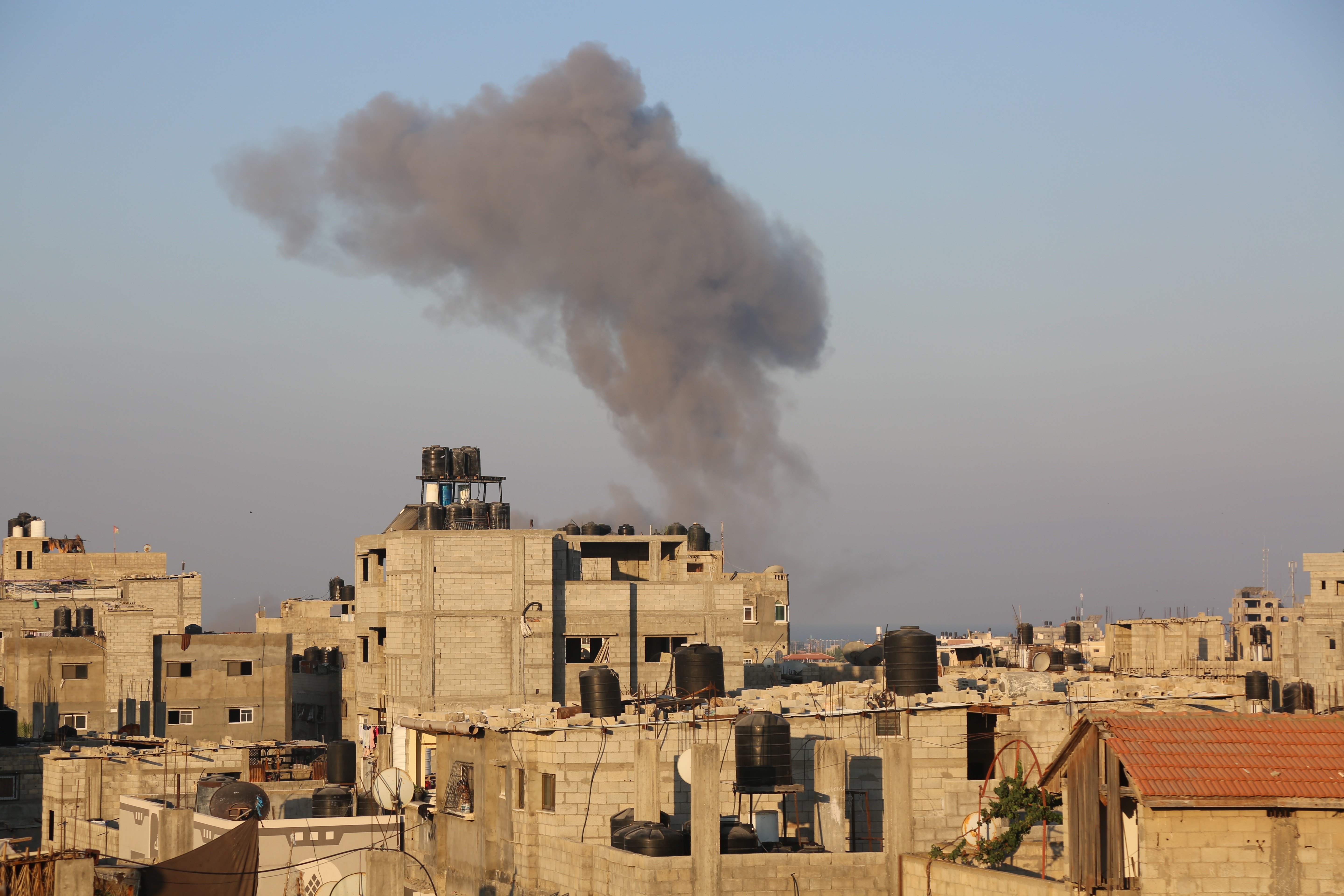 For third week, Israeli warplanes attack targets in Gaza