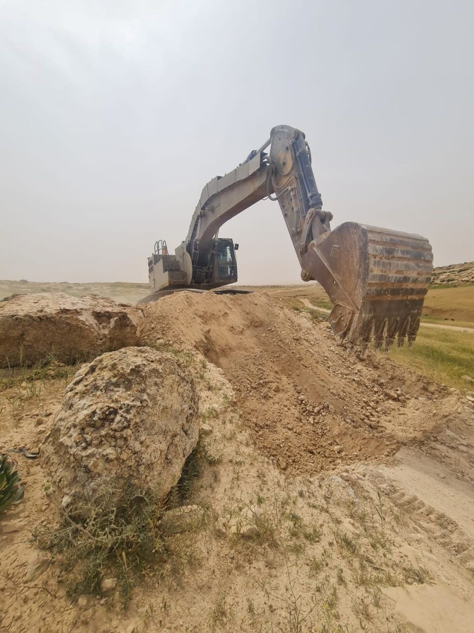 Israeli occupation forces block roads in Masafer Yatta with dirt mounds