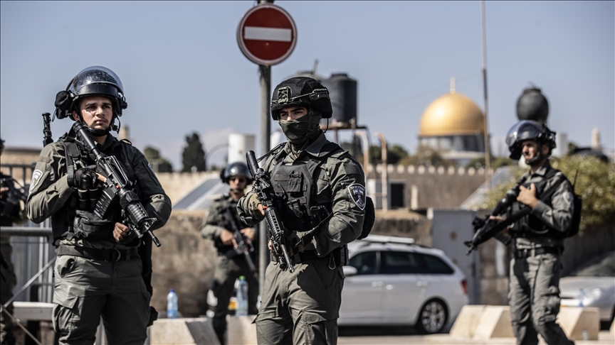Israel places barbed wire on fence adjacent to Al-Aqsa Mosque near Lions Gate area