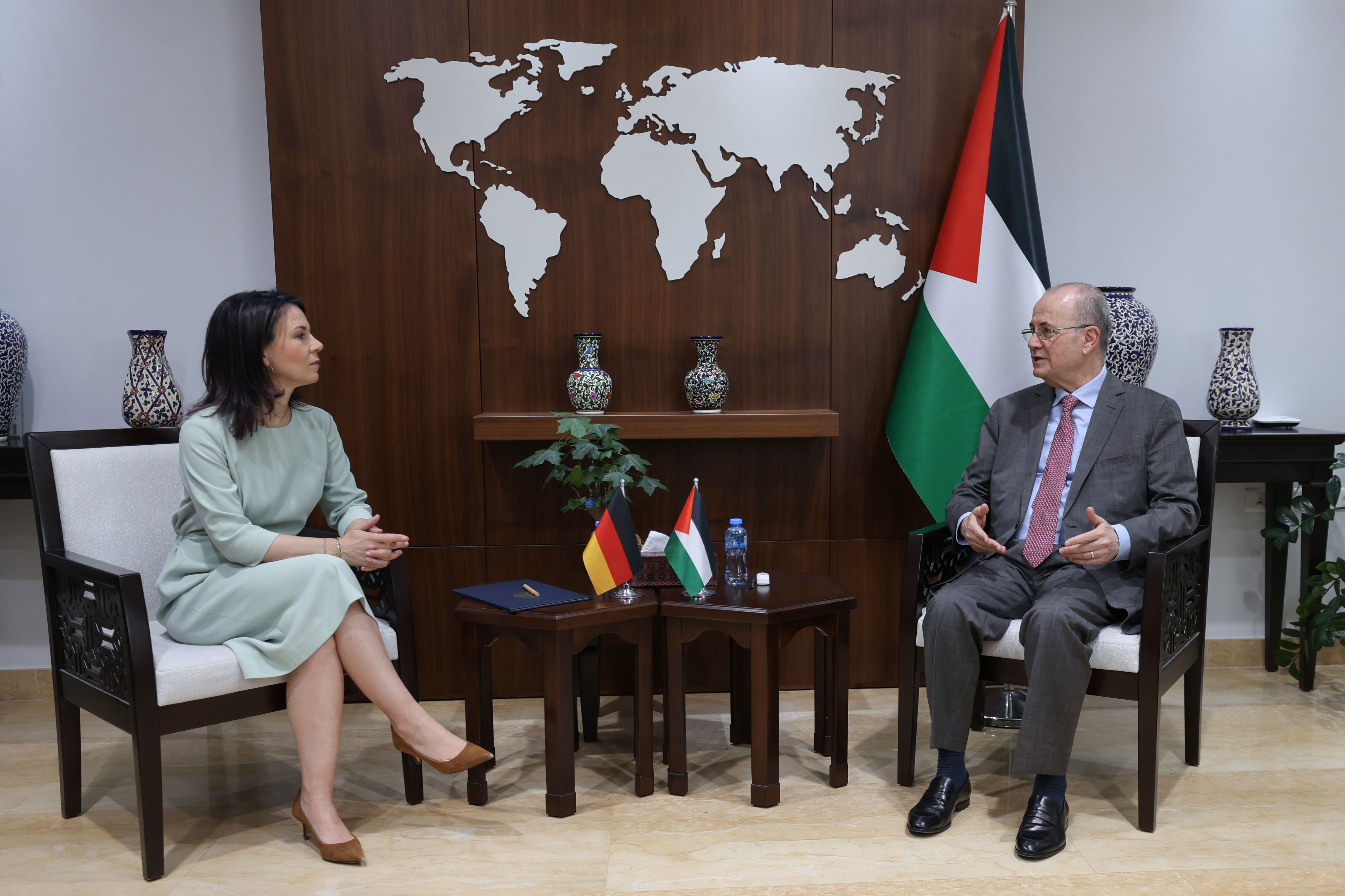 PM Mustafa and German FM discuss ways to stop Israeli aggression on Palestinians 