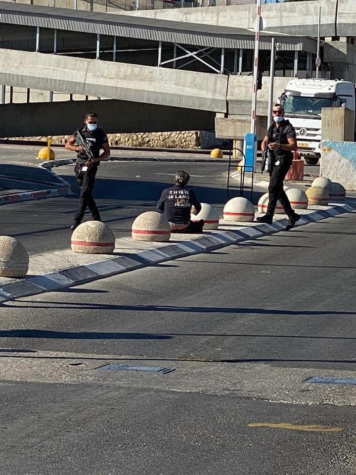 Israelis shoot and injure a mute and deaf Palestinian man at checkpoint near Jerusalem