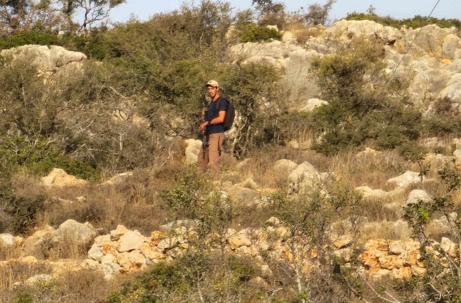 Israeli colonists attack Palestinian olive pickers near Salfit 