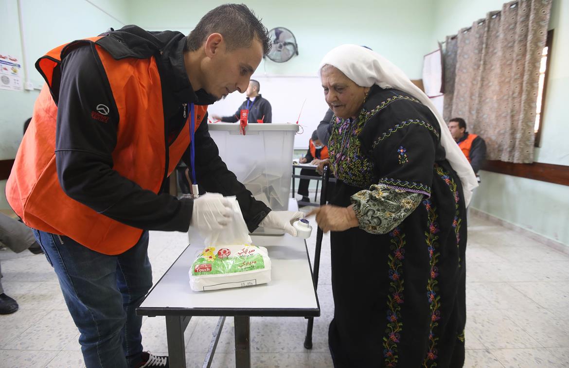 CEC: Voter turnout for the first phase of the Palestinian local elections reaches 30% until 1:00 pm