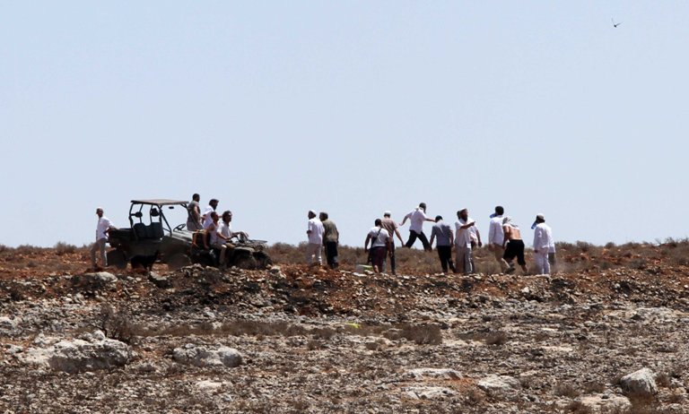 Palestinians succeed in kicking out Israeli settlers seeking to level land in their village for settlement purposes