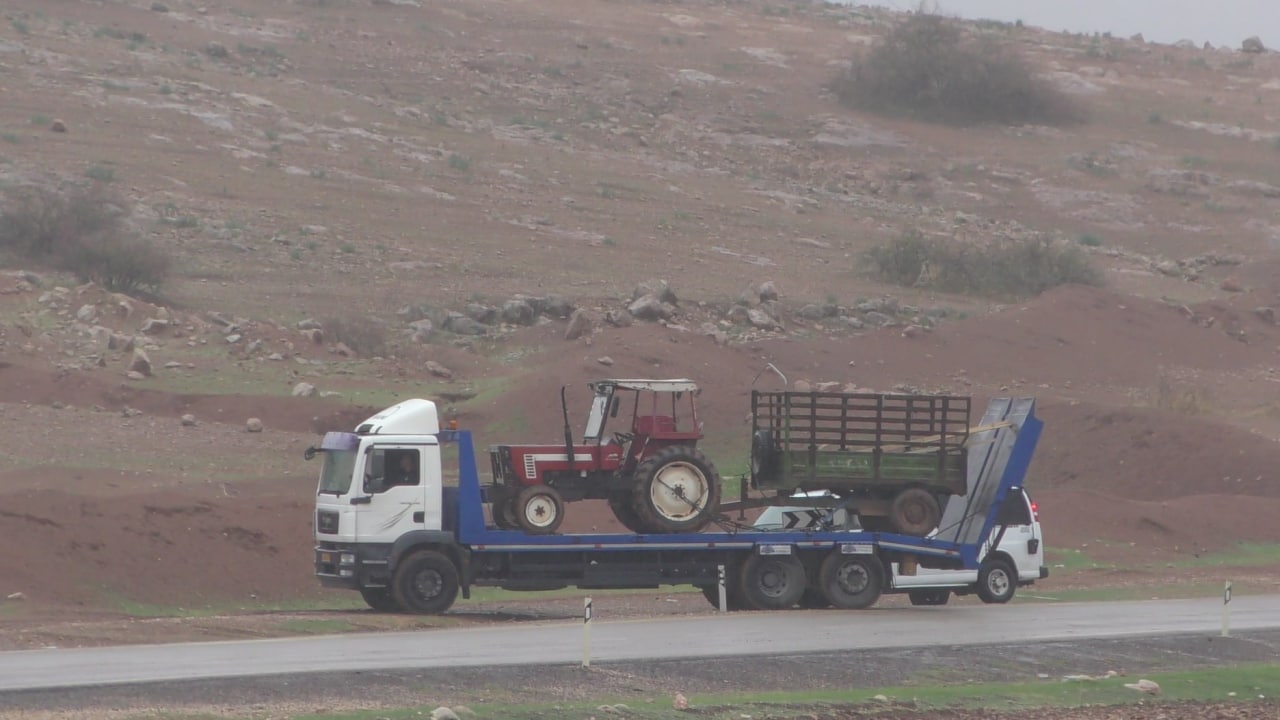 Israeli occupation soldiers raid Jordan Valley community, seize vehicles