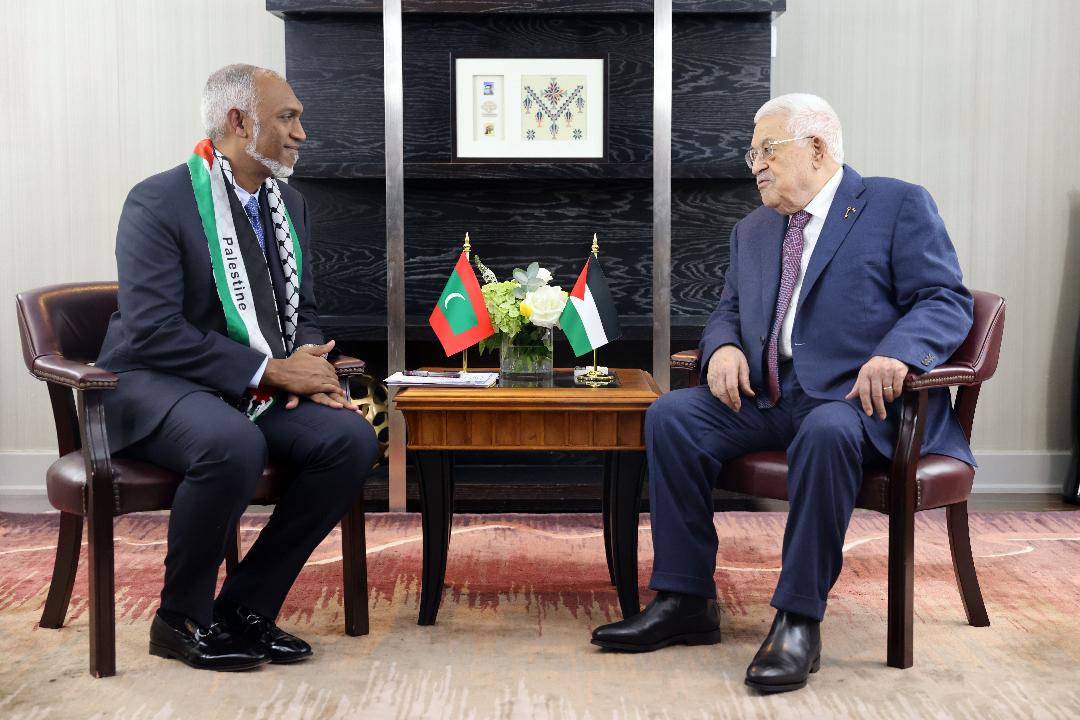 President Abbas meets with the President of the Maldives