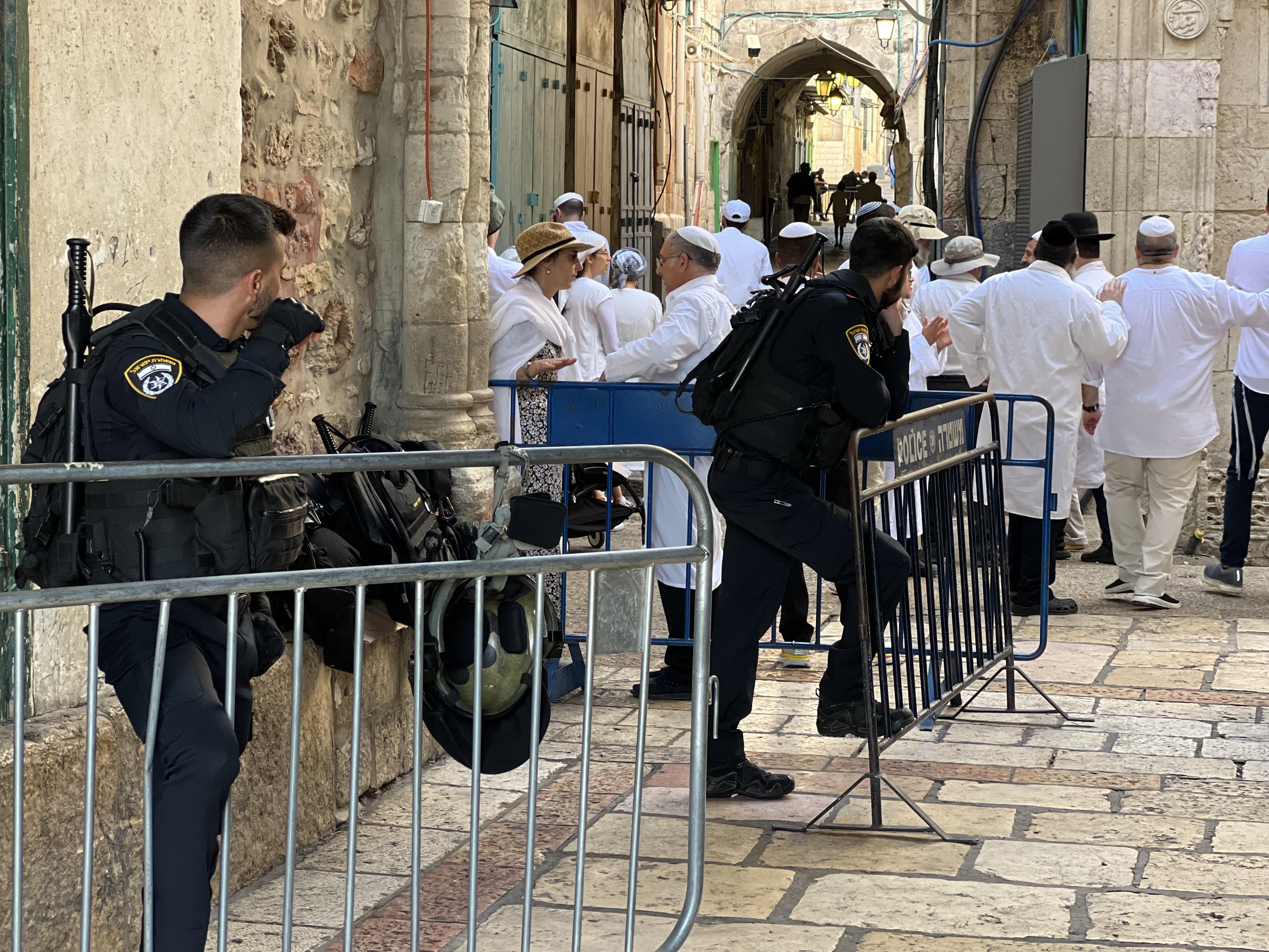 Dozens of Israeli settlers break into Jerusalem's Aqsa Mosque