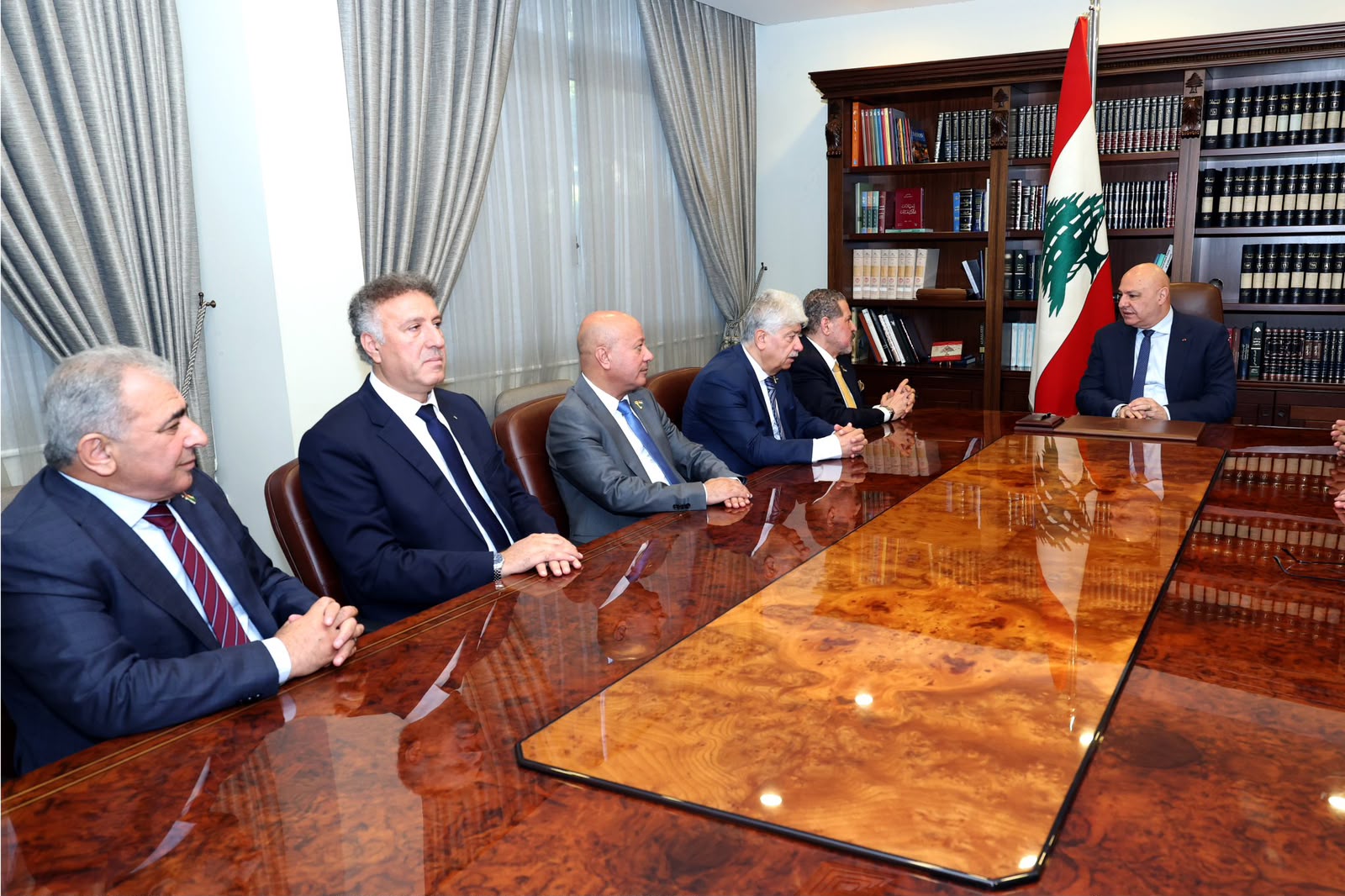Lebanese President meets Palestinian delegation to discuss elections and refugee issues
