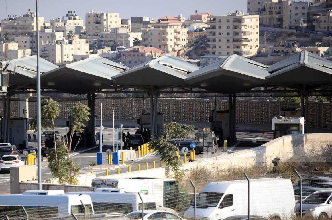 For the third day, 100,000 Palestinians in Shufat refugee camp and Anata town remain under Israeli lockdown