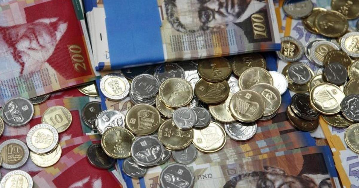 Bread becomes hostage of small-change crisis in Gaza, a new method of starving citizens