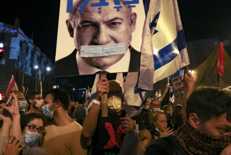Israelis resume anti-Netanyahu protests despite COVID-19 lockdown