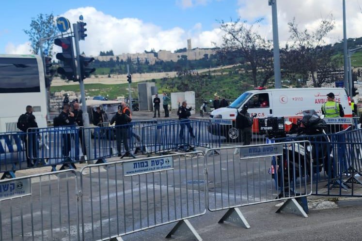 Occupation forces block Red Crescent teams from accessing Al-Aqsa Mosque during Friday prayer