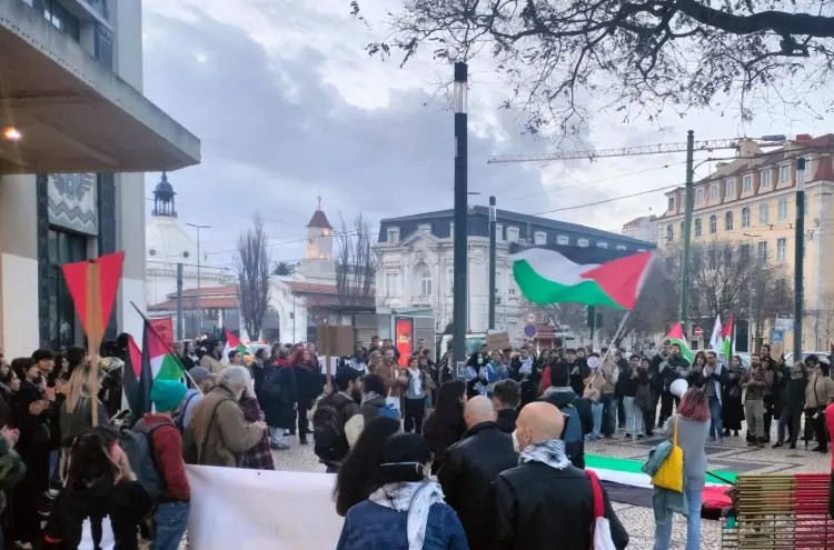 Hundreds take to streets in Lisbon to condemn Israeli aggression on Gaza