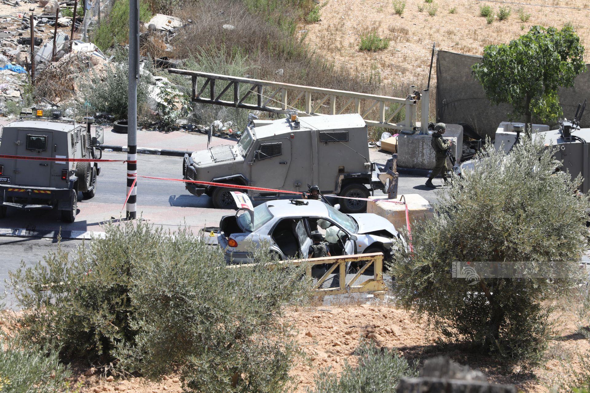 Israeli forces shoot and injure Palestinian near Hebron