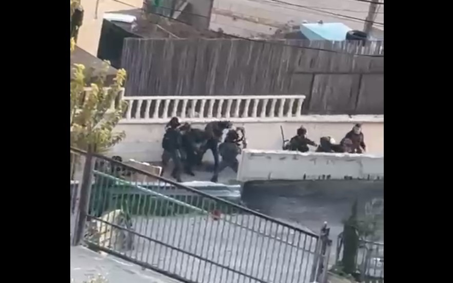 To demolish structures, Israeli forces raid Jerusalem town, injuries reported