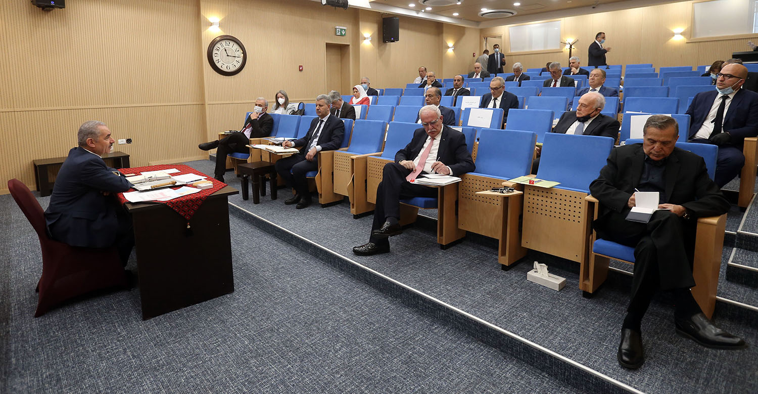 Coronavirus vaccination will not be compulsory, says Premier Shtayyeh, and priority will be to medics, elderly