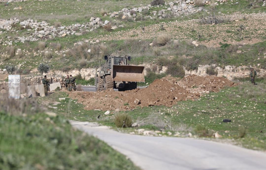 Israeli forces raze land, demolish wall near Jerusalem