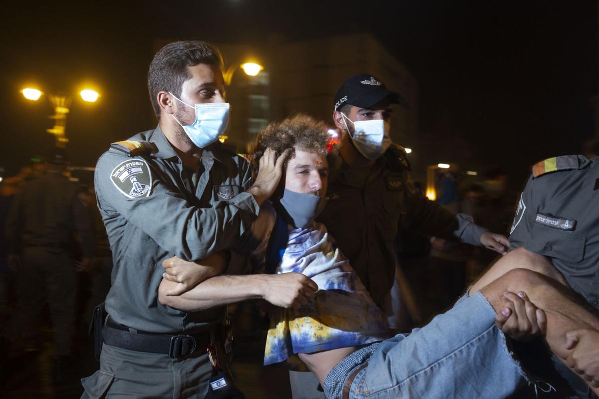 Thousands of Israeli protesters demand Netanyahu to step down  