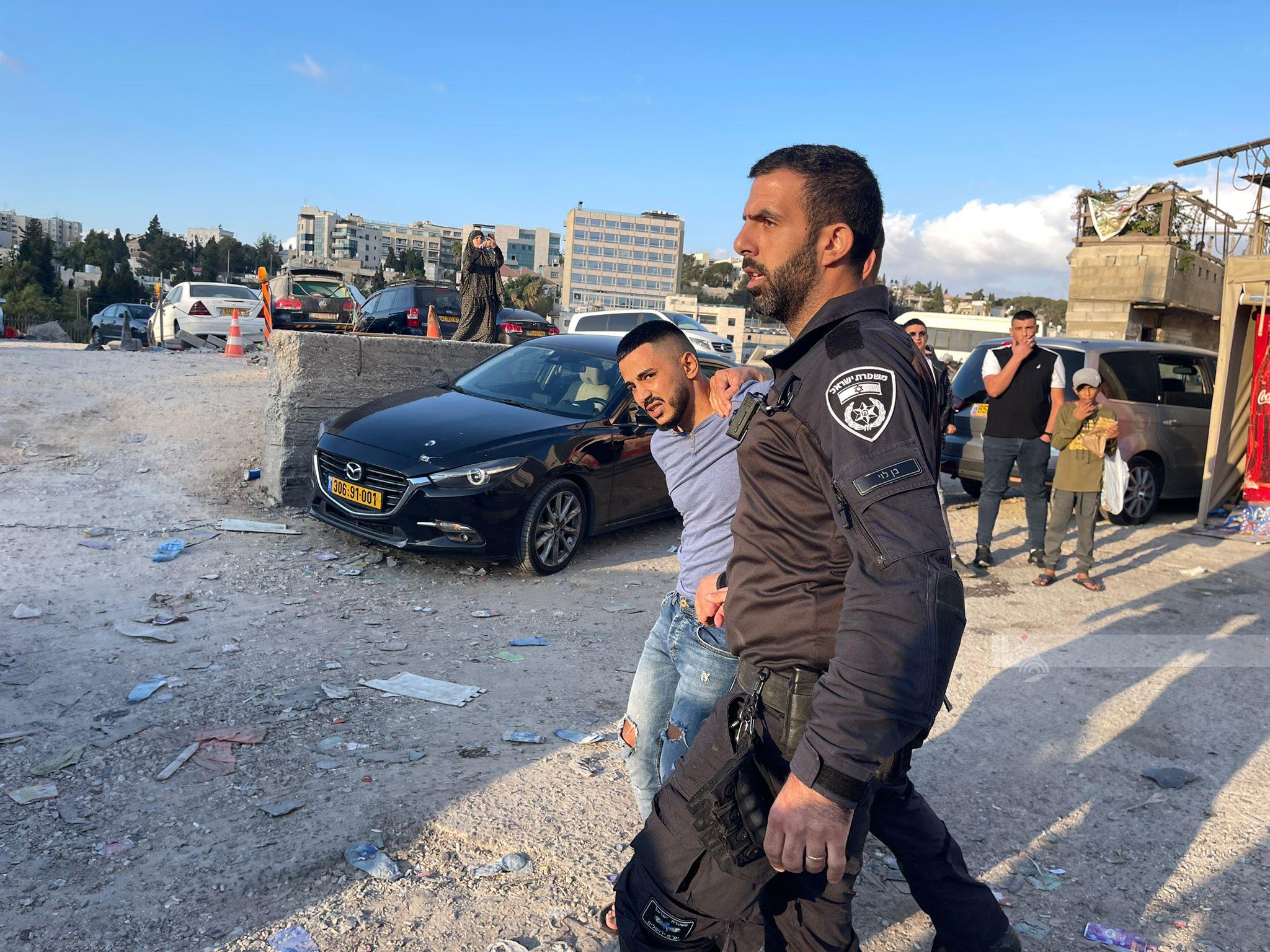 Israeli forces detain 17 Palestinians in West Bank raids
