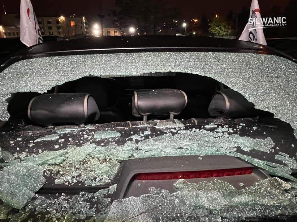 Settlers vandalize Palestinian vehicles in Sheikh Jarrah