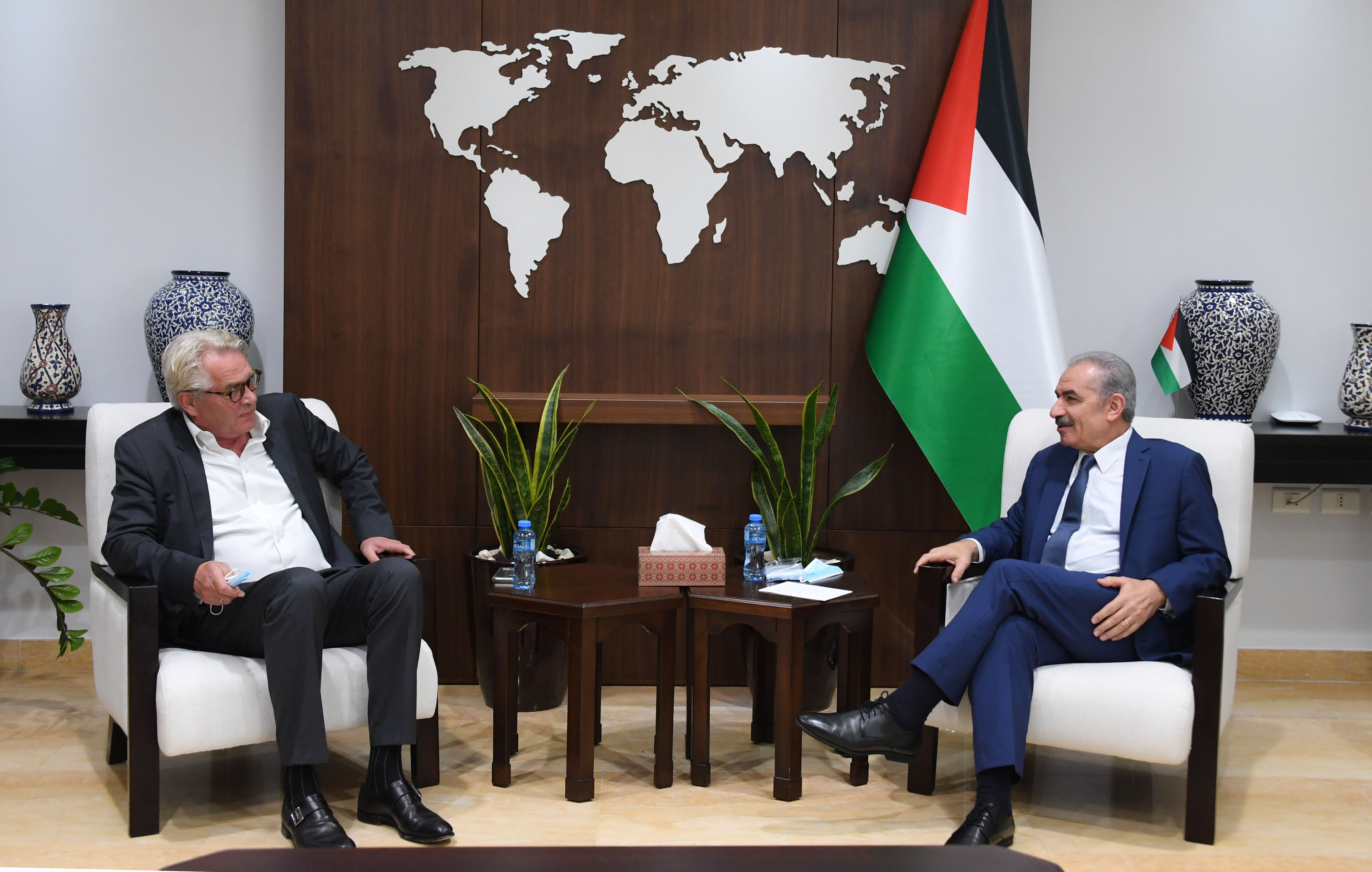 Prime Minister Shtayyeh to UN Special Coordinator: All aid to Palestine must go through the government