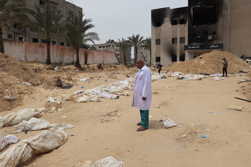 Bodies uncovered in Gaza mass graves raise suspicions of organ theft - Paramedics and rescue teams