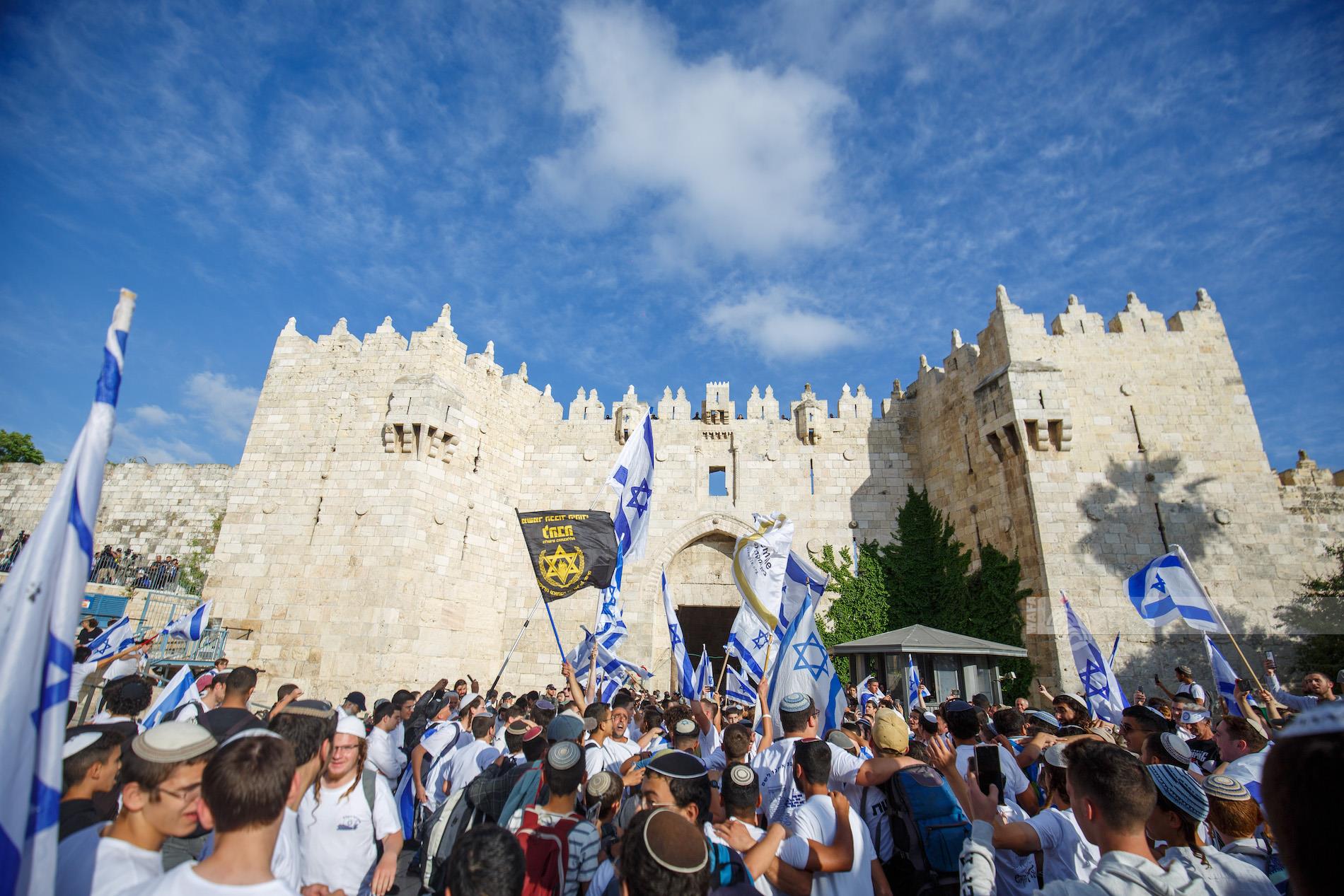 To secure colonists' flag march, Israeli authorities turn Jerusalem sites into military zone