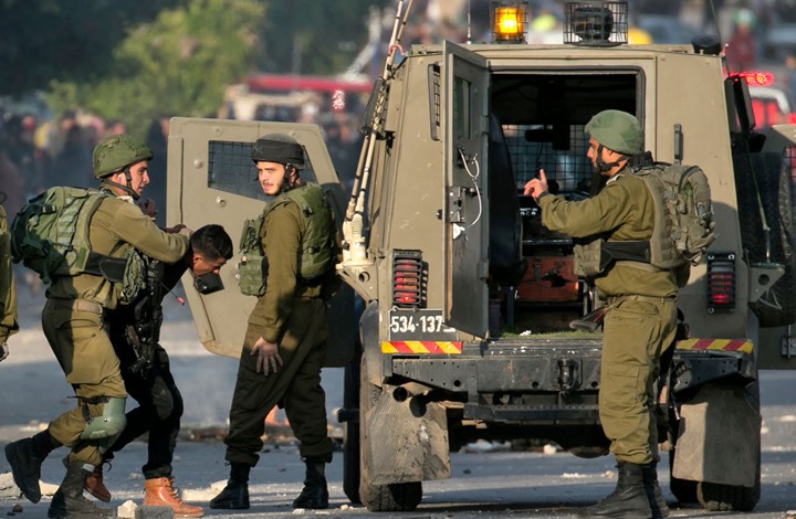 Occupation forces detain 14 Palestinians across West Bank