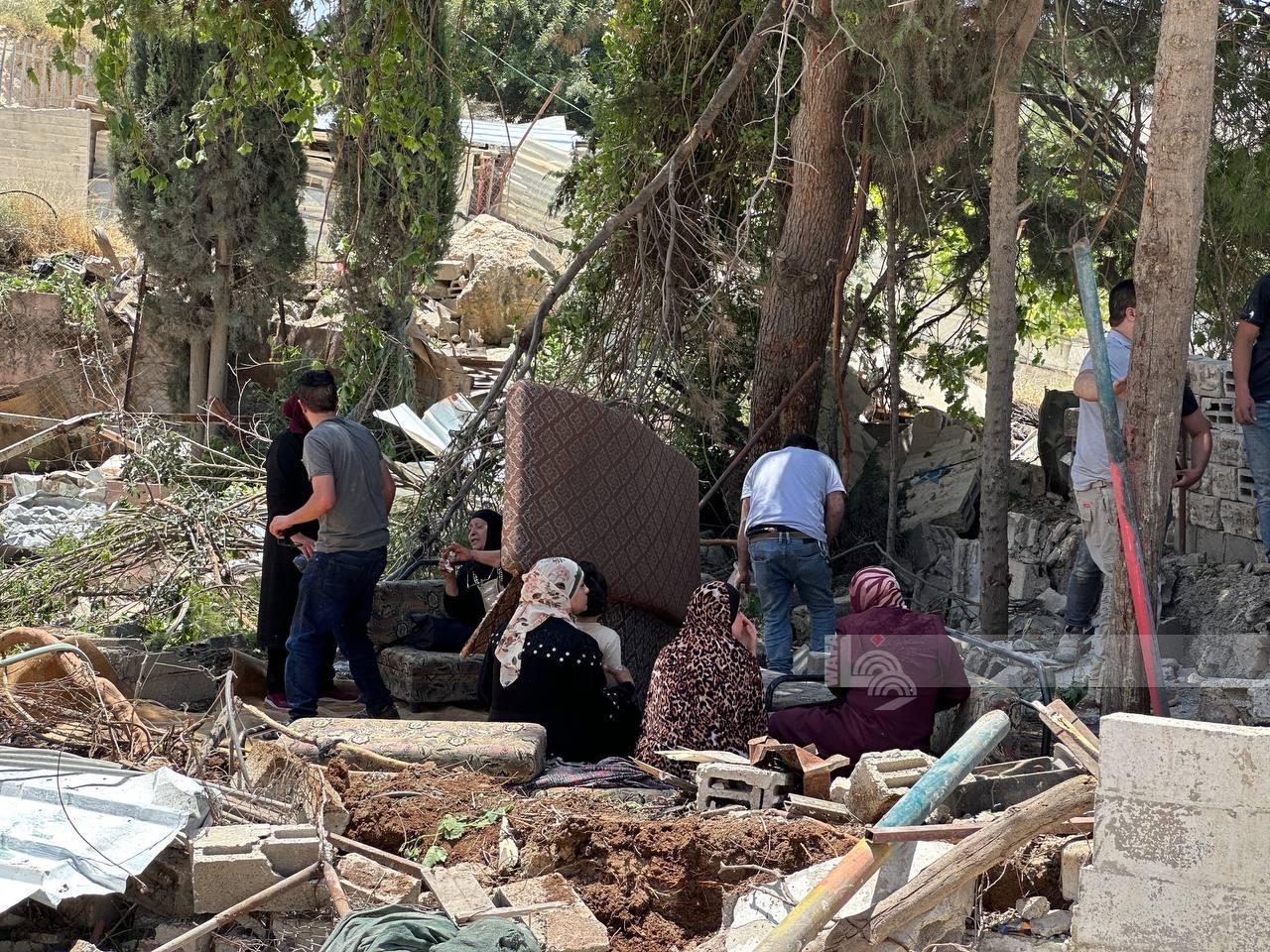 Israeli forces demolish residential building in Silwan, displacing 50 of its residents