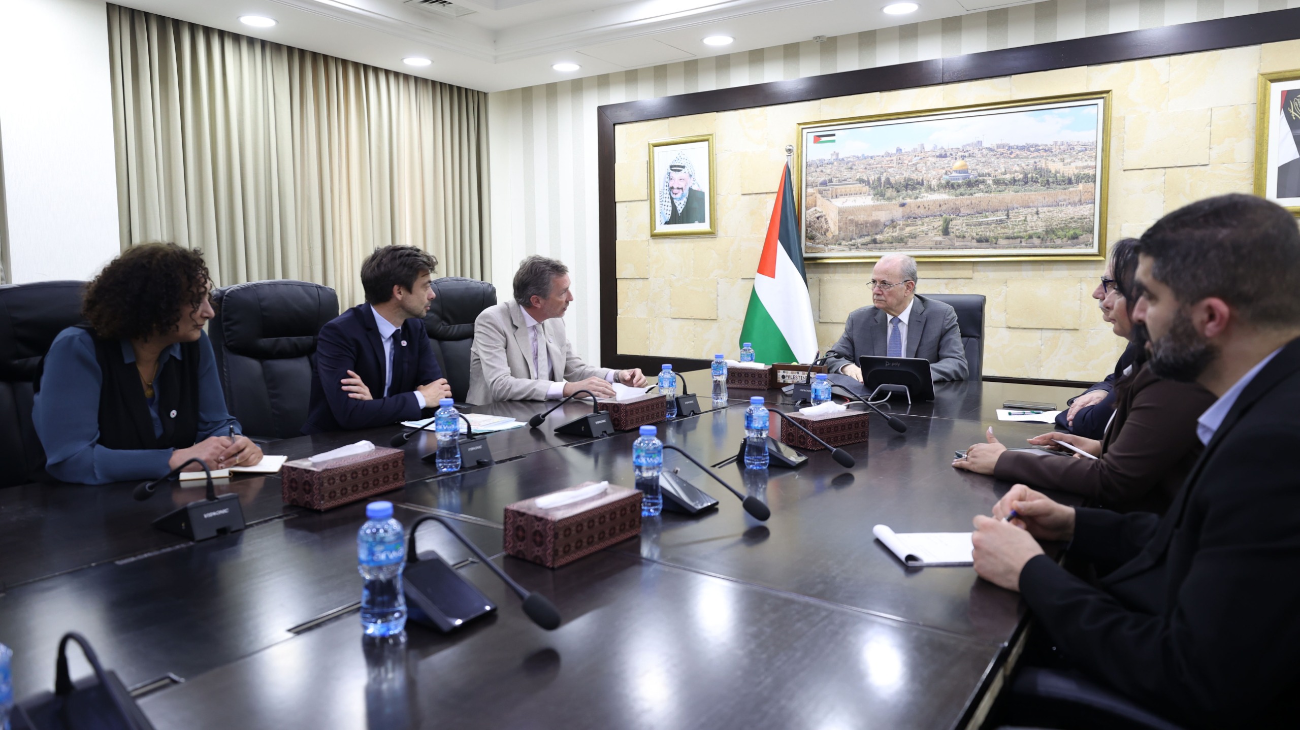 Prime Minister discusses support for Gaza’s health sector and prisoners’ conditions with Red Cross