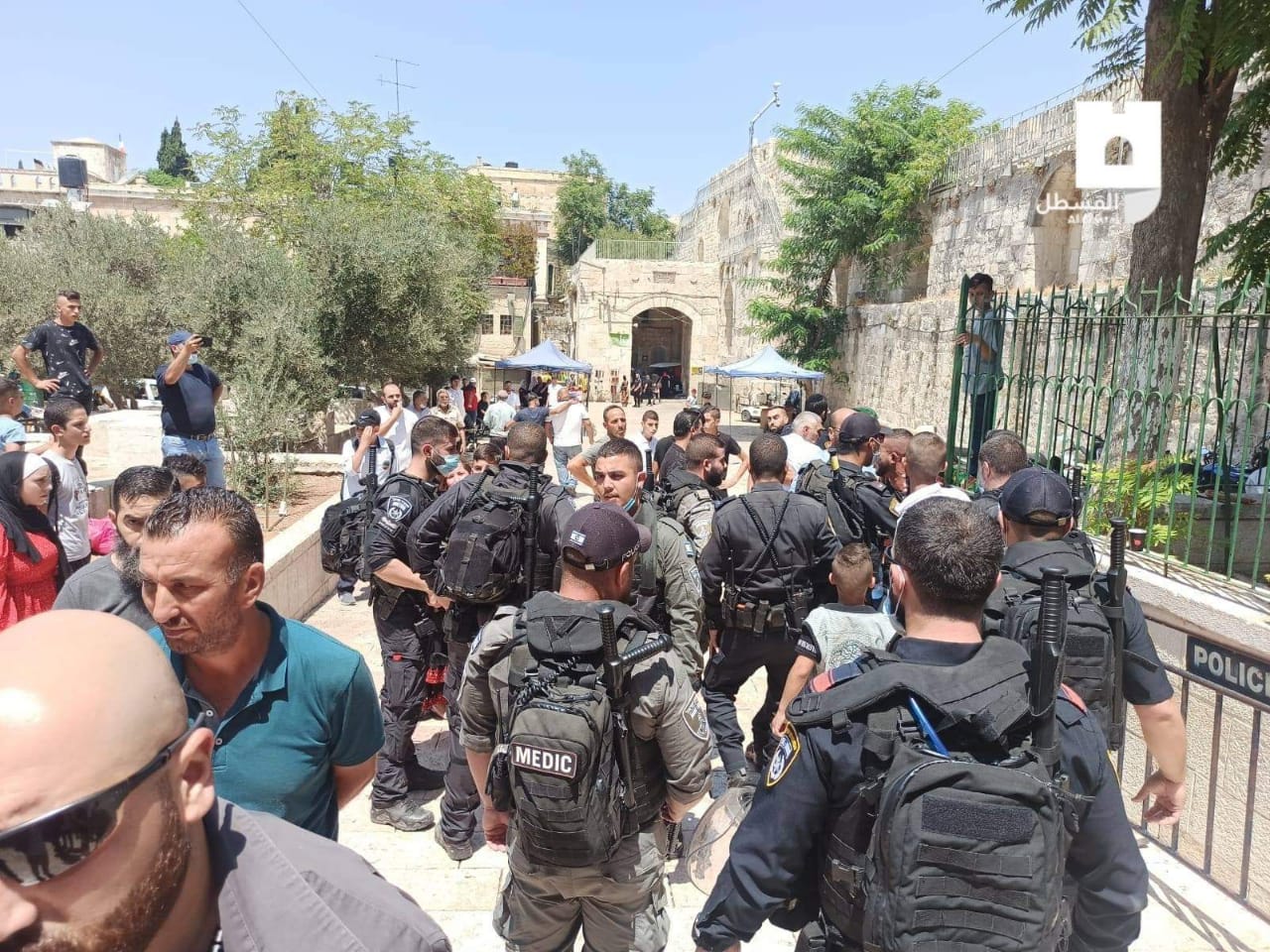 Israeli forces close lions Gate in Jerusalem, prevent Muslim worshipers form entering Al-Aqsa Mosque  