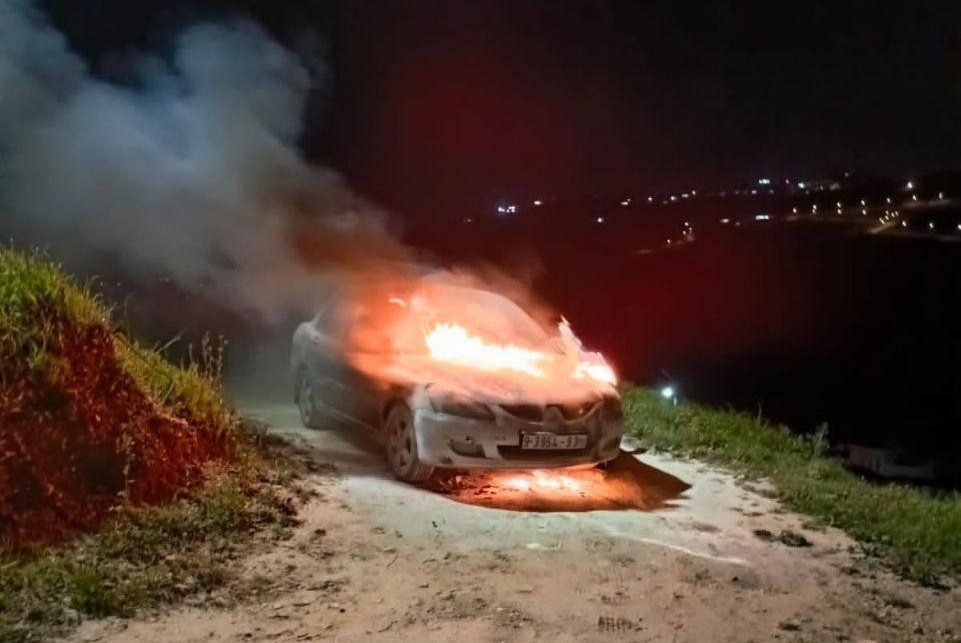 Israeli colonists set fire to vehicle near Nablus