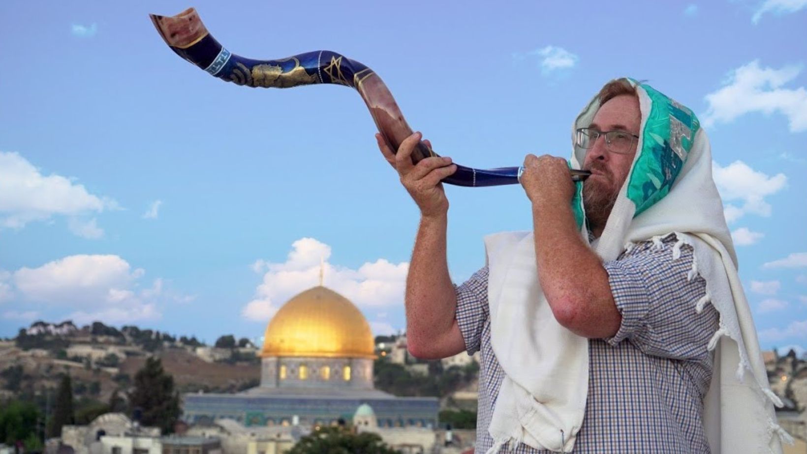 Extremist Jewish lawmaker storms Bab al-Rahma Islamic cemetery in Jerusalem, blows Shofar 