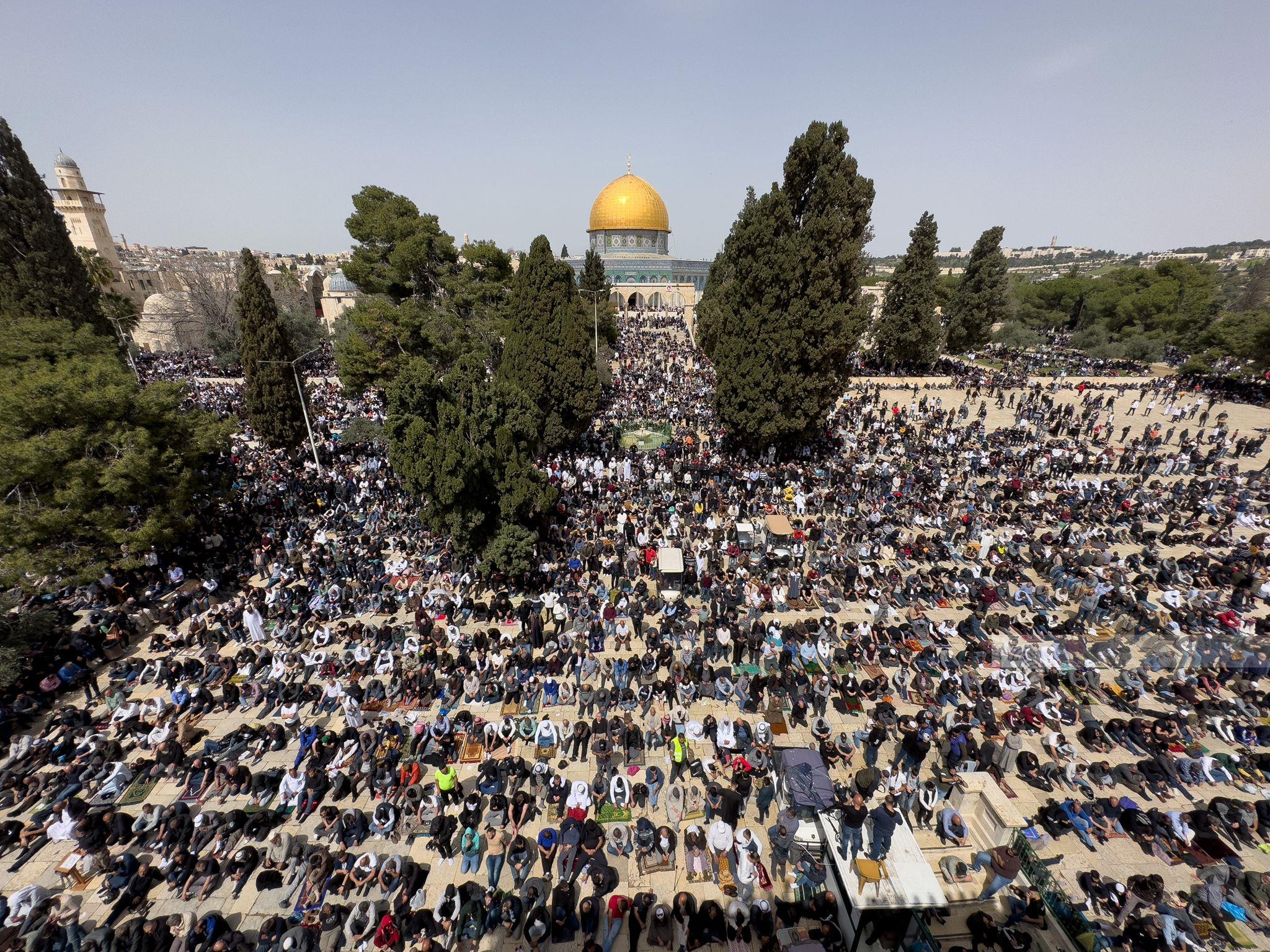 Thousands perform last Ramadan Friday prayer at Jerusalem's Al-Aqsa Mosque despite Israeli restrictions