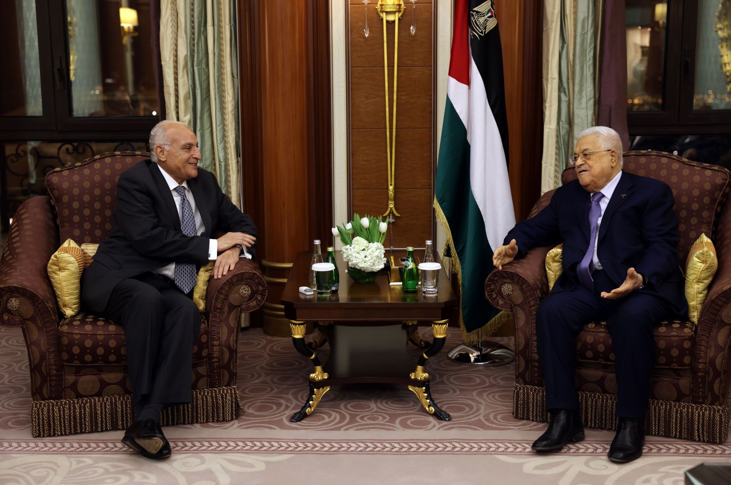 President Abbas discusses ceasefire efforts with Algerian Foreign Minister in Riyadh 