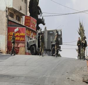 After murdering three Palestinians, Israeli army returns to village and nabs five residents