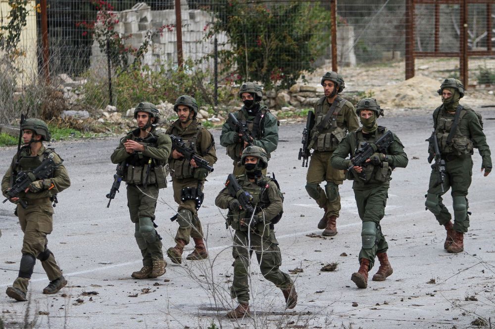 Israeli occupation forces detain 3 Palestinians in Nablus
