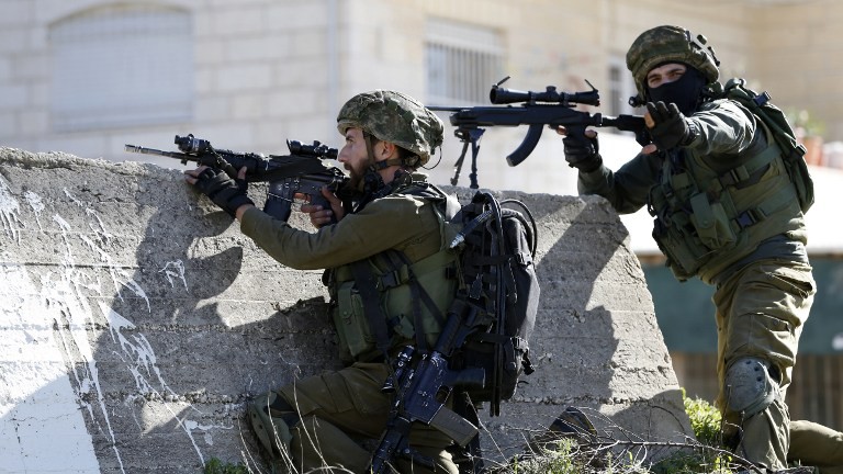 Palestinian youth seriously injured by Israeli gunfire in Ramallah