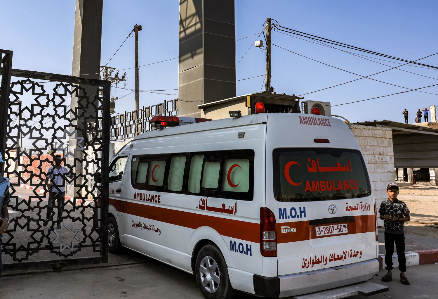 Seriously injured Gazans now transferred near Egypt