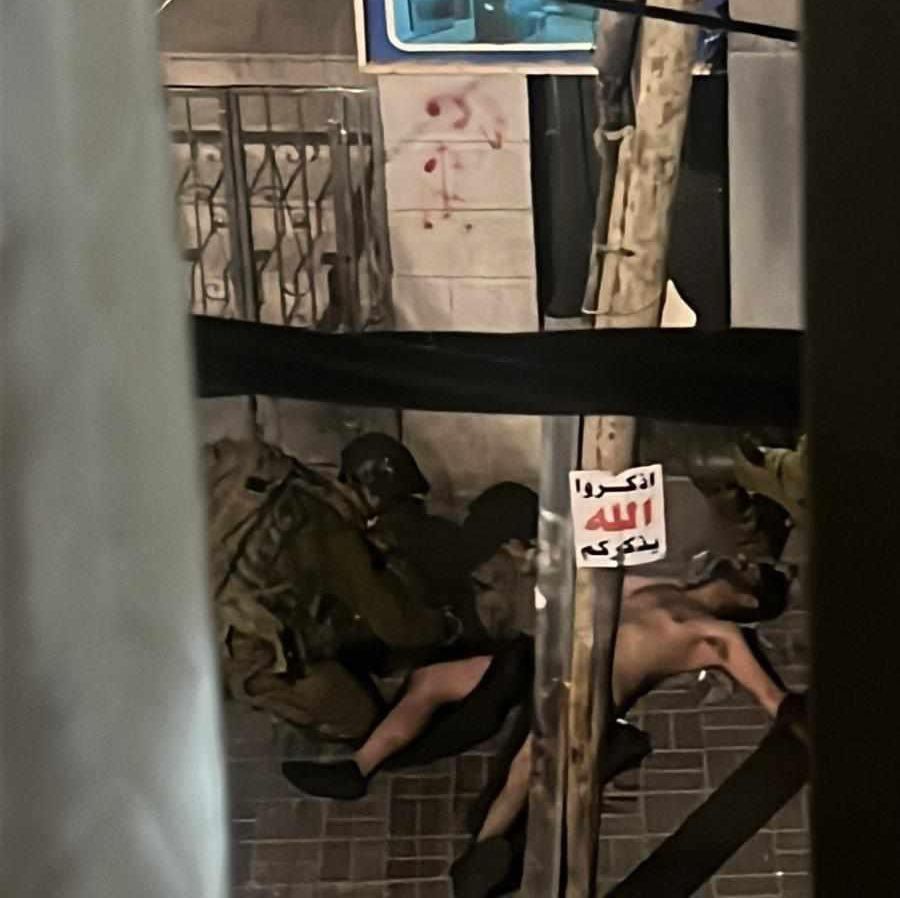 Israeli occupation soldiers injure a young man in Ramallah