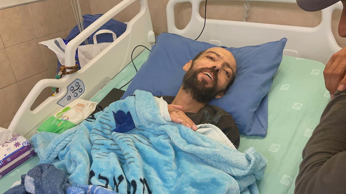 Palestinian detainee, Awawda, suspends hunger strike upon reaching deal for his release