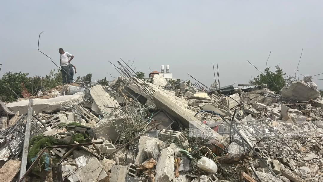 Israeli forces demolish Palestinian house south of Tulkarm, displace seven people 