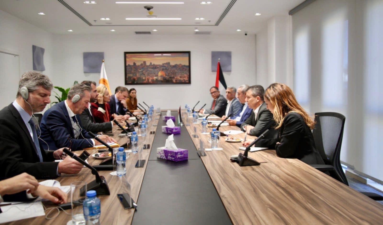 PLO official discusses with EU diplomat preparations to restart Gaza border mission