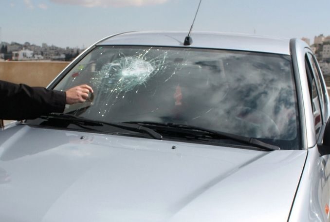 Israeli colonists hurl stones  at vehicles northwest of Nablus