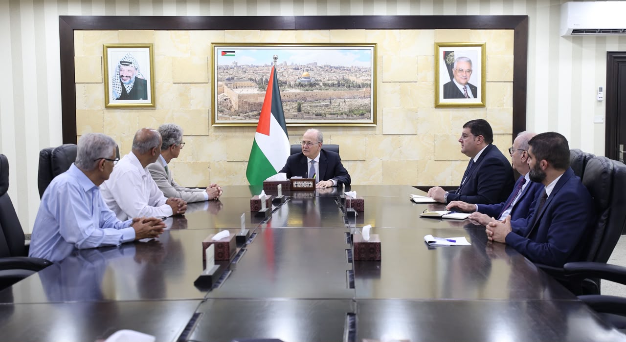 PM Mustafa briefs Transparency International chair on institutional reform progress
