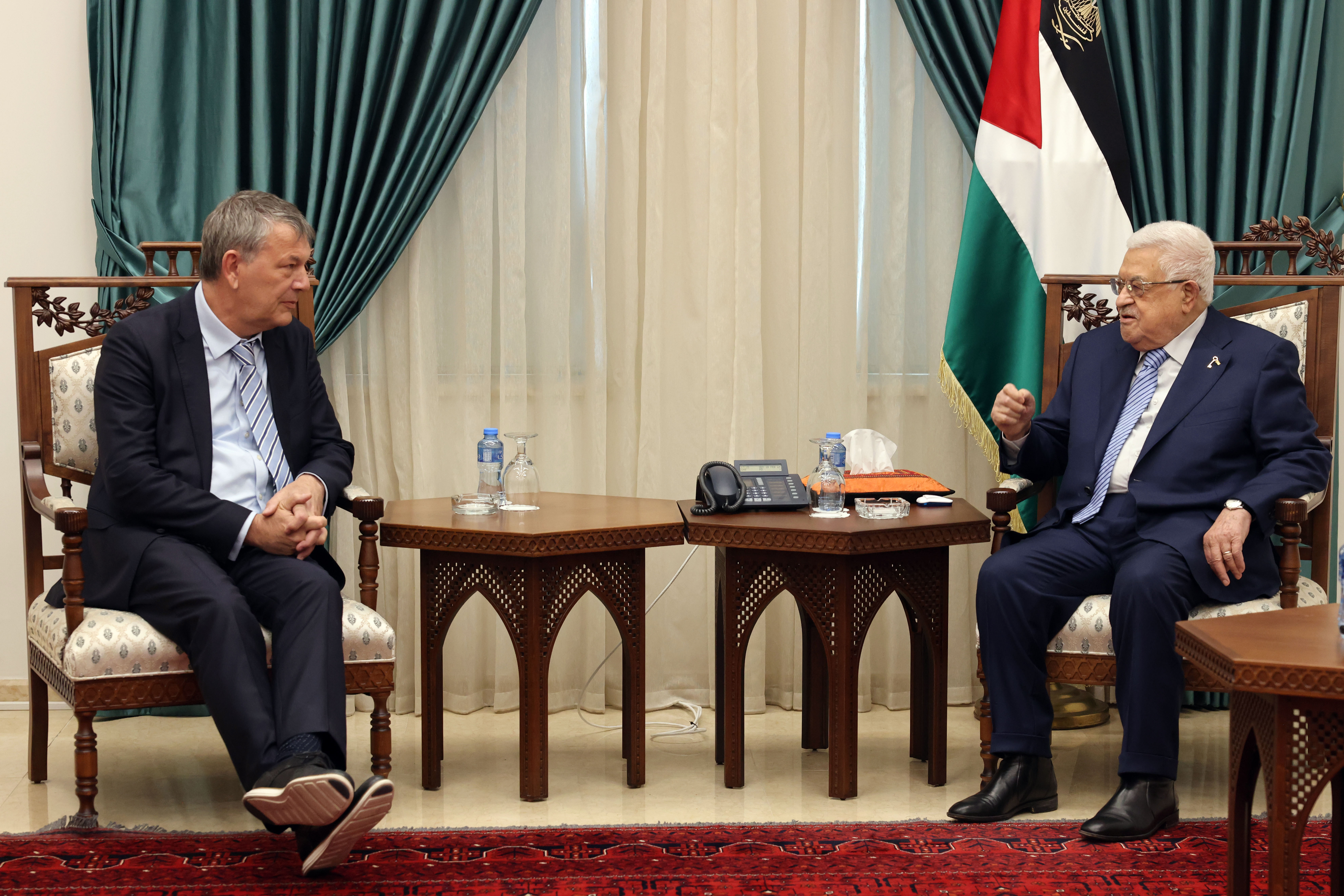 President Abbas receives UNRWA Commissioner-General  